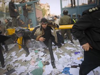 La Grande-Bretagne ordonne la fermeture de l'ambassade d'Iran