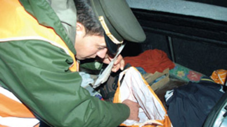 تعريف 03 آلاف شخص وحجز 16 خنجرا و300 قارورة خمر