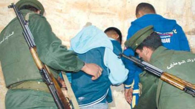 شبكة تتاجر بمواد محظورة في المستشفيات والجامعات والمحطات البرية