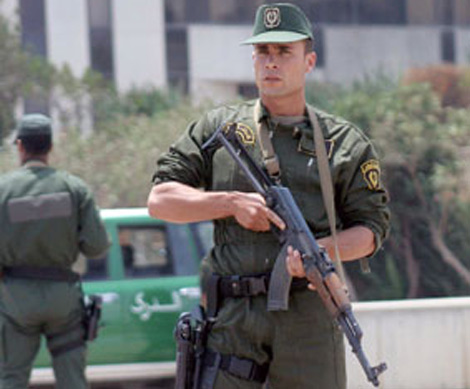 A gendarme per meter on the border to deter Moroccan provocations
