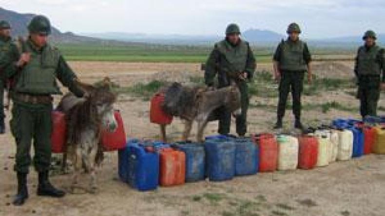 ولاة يمنعون تزويد الشاحنات بالوقود لمنع تهريبها الى تونس وليبيا