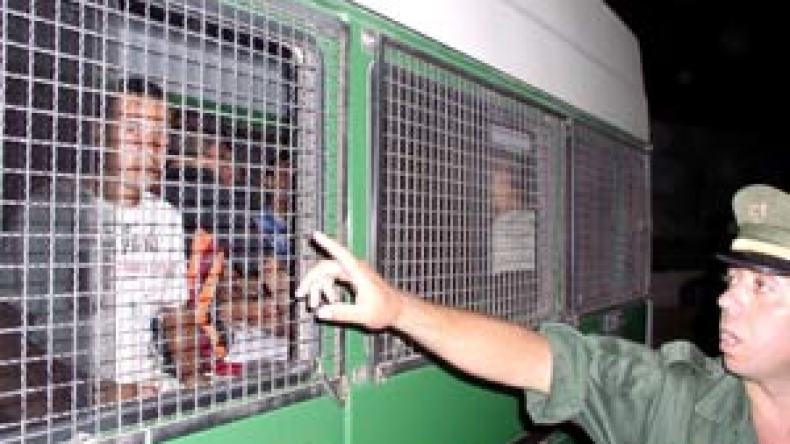 كاميرات أمنية في قاعات التحقيق لردع التجاوزات