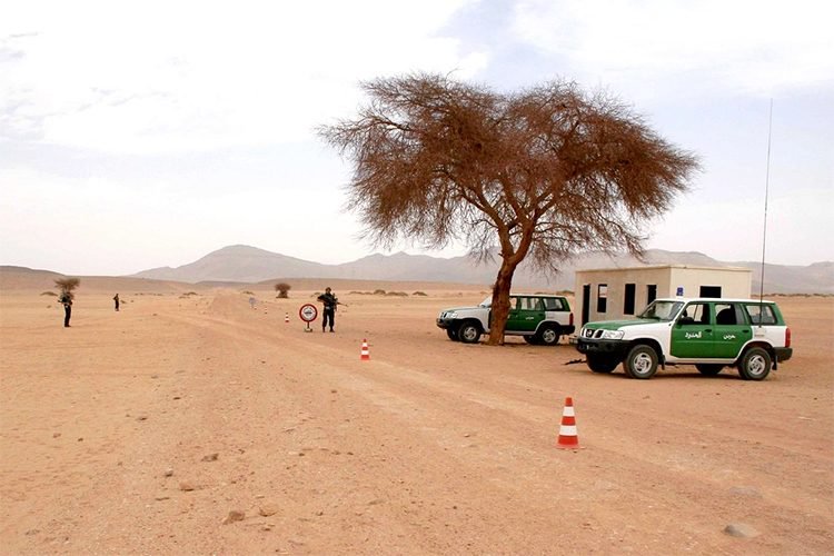 Les notables Touareg appellent Bouteflika à ouvrir la frontière avec la Libye
