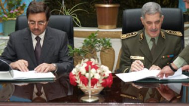 Algeria :  Gendarmerie, Customs draft joint road-map to quell corruption, banditry, criminality