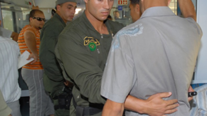 “الصاعقة” لملاحقة الإرهابيين والمهربين والمجرمين داخل القطارات