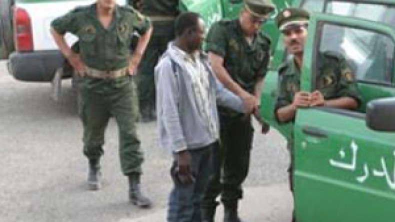 الإطاحة بشبكة تبتز المواطنين وتسرق ممتلكاتهم