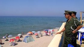 مروحيات وكواشف القنابل لإحباط تفجيرات القاعدة عبر الشواطئ