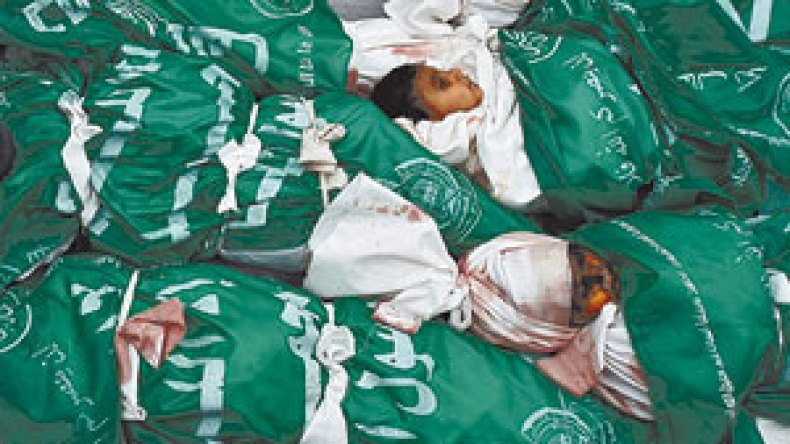 وفاة مسؤول فلسطيني بسكتة قلبية وهو يشاهد جثث أطفال غزة