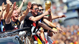 استقبال أسطوري لأبطال العالم في برلين