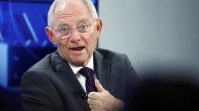 وزير المالية الألماني يحث العالم على العمل بالتمويل الإسلامي