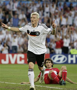 EURO 2008: Germany squeeze past Turkey to reach final