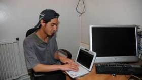 جزائري يخترع شريطا إخباريا ضوئيا من 3 آلاف سطر