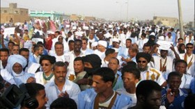 آلاف الموريتانيين يطالبون بإعدام كاتب مقال متهم بالكفر