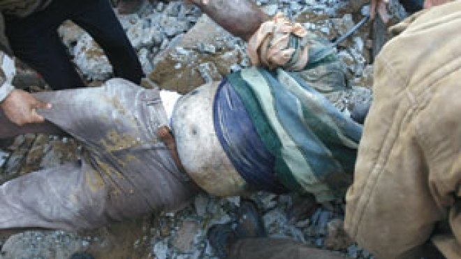 صدمة وذهول أمام مشاهد الجثث والدمار