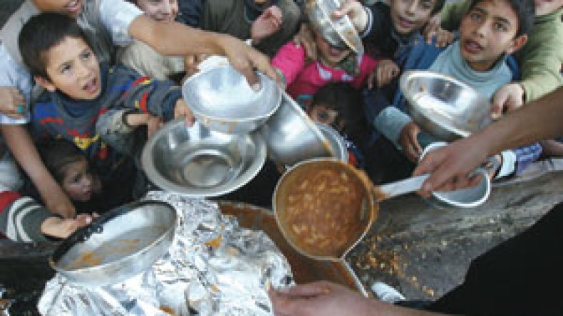 أمراض، مجاعة، عائلات في العراء، ومدن تحولت إلى خراب