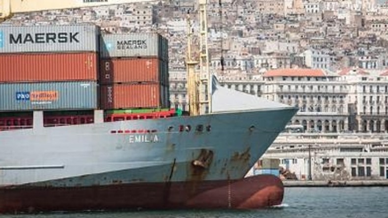 الجزائر: تراجع الفائض التجاري بنحو 50 بالمائة سنة 2013