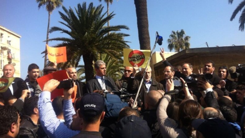 مقاطعو الرئاسيات يحتجون في قاعة حرشة الجمعة