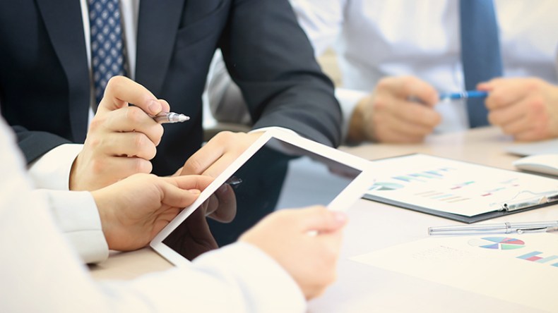 مكاتب دراسات أجنبية تبيع الجزائريين “النصائح” مقابل 10 آلاف مليار!