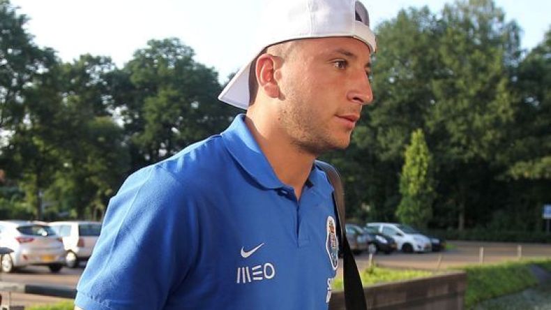 غيلاس يساهم في فوز بورتو على نابولي