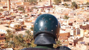 Ghardaïa sous commandement militaire et sous couvre-feu