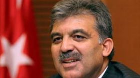 غول يفرض حجاب زوجته على العلمانيين