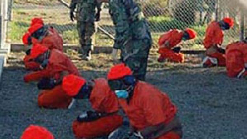 أوباما يأمر بإغلاق معتقل جوانتانامو