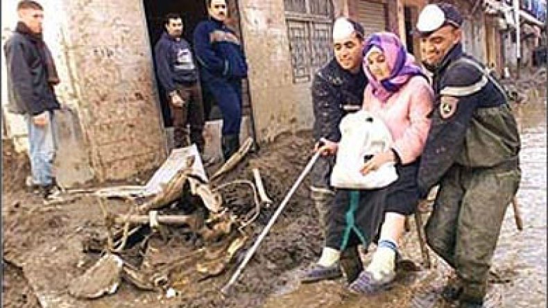 كل شيء يقتل في الجزائر.. المطر، الغاز، الكهرباء، الطريق وحتى الطعام