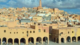 13 جريحا في هجوم بقذائف نارية على حافلة بغرداية