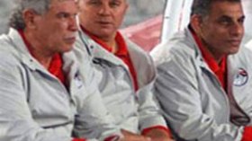 مساعد شحاتة يفتح النار على سعدان