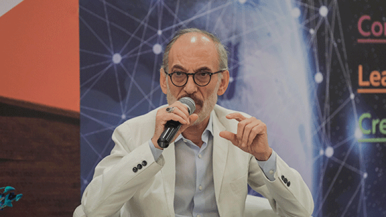 أحلم بتجسيد شخصية “المتنبي” و”التبريزي” سينمائيا