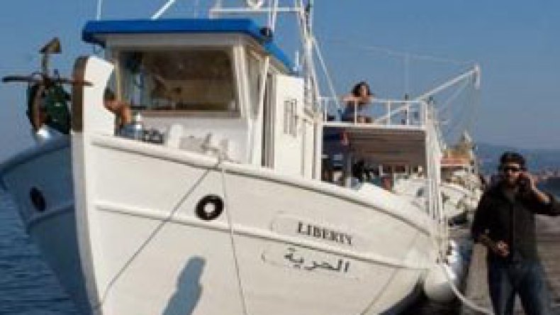 سفينة متطوعين جديدة تخرق حصار غزة