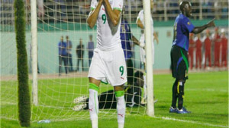 الدفاع  الجزائري  إرتكب  أخطاء  بالجملة