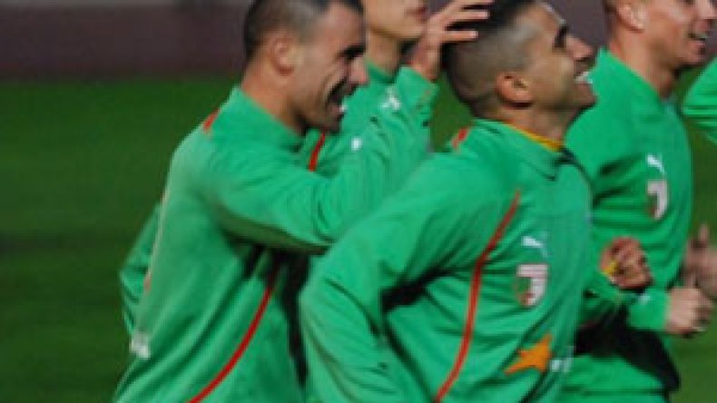 غزال يعد الجزائريين بهز شباك أسود الأطلس