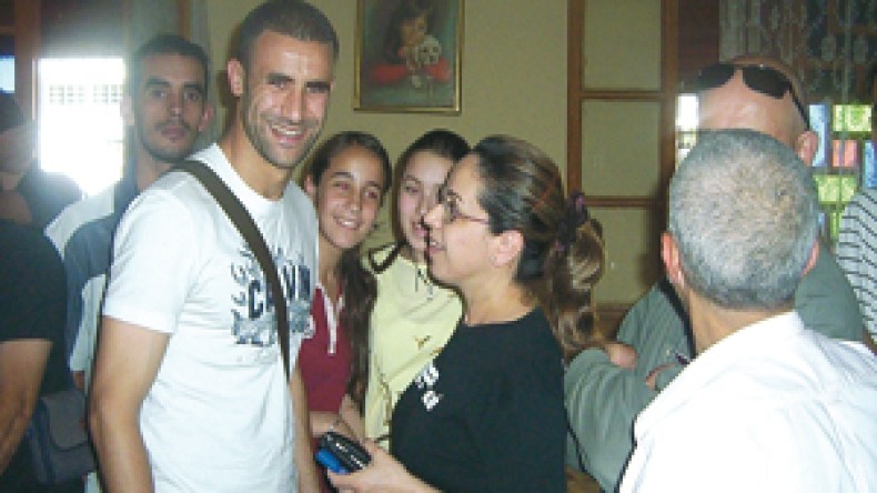 إدارة  روما  تشترط  على  غزال  التألق  مع  سيينا  للتعاقد  معه