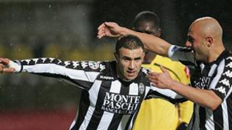 غزال  وسيينا  رسميا  في  القسم  الثاني