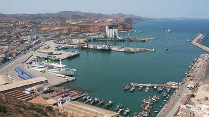 طرد 30 جزائريا بينهم نساء من إسبانيا نحو ميناء الغزاوات