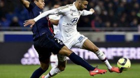 غزال يعبث بأفضل مدافع في العالم