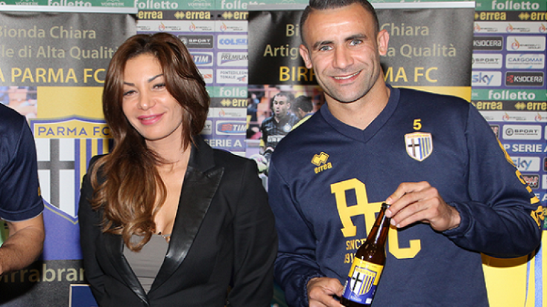 غزال يُشارك في إعلان ترويجي لـ”الخمر” مع بارما ويُثير الجدل !