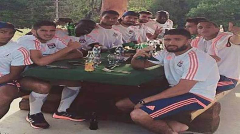 فقير وبن زية لا‮ ‬يصومان‮.. ‬وزفان وغزال‮ ‬‭”‬أكلا‮” ‬رمضان في‮ ‬حفلة شواء‮ ‬