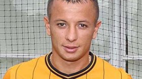 هال  سيتي  يفكر  في  فسخ  عقد  غيلاس