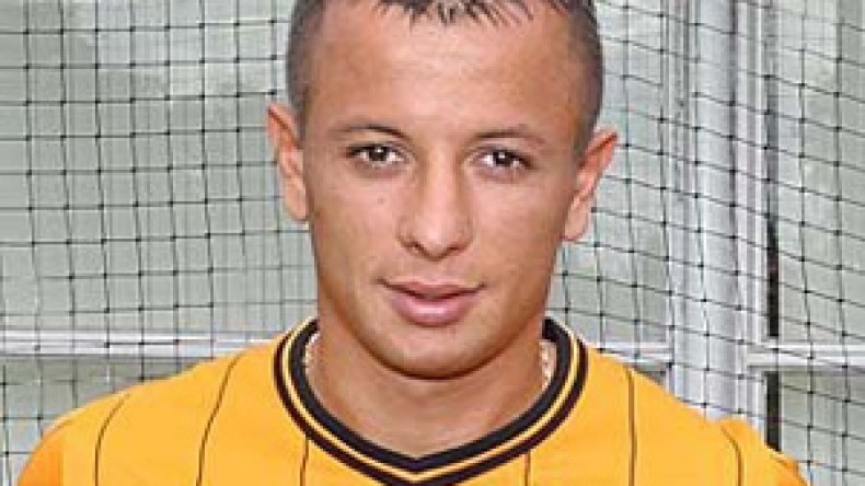 هال  سيتي  يفكر  في  فسخ  عقد  غيلاس