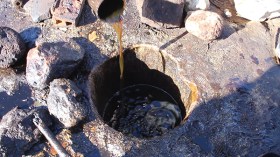 قرية تليوانت بغليزان.. بئر بترولية منسية لا تزال تلوث مياه وادٍ؟!