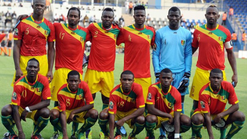 لاعبو المنتخب الغيني يصلون الاثنين الى الجزائر