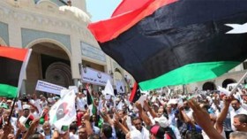 عشرات المحتجين الليبيين يغلقون عدداً من مقرات الدولة بما فيها رئاسة الحكومة