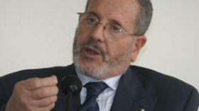 “أذان صلاتي الصبح والعشاء يجب أن لا يكون مزعجا   “