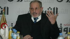 “حمس” و”السلفية” يندّدان بمحاربة الحجاب في مؤسسات النظام