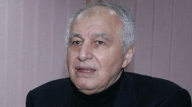 Ghouzali: Chadli was preparing Mouloud Hamrouche as successor