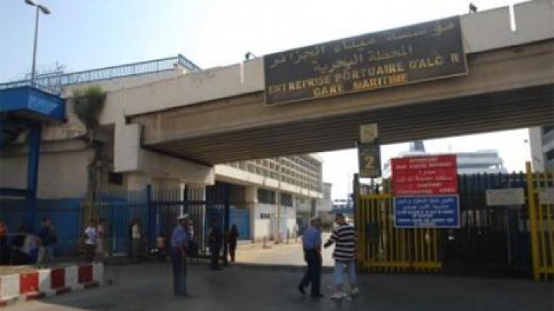 استئناف النشاط بميناء العاصمة بعد توقف إضراب العمال