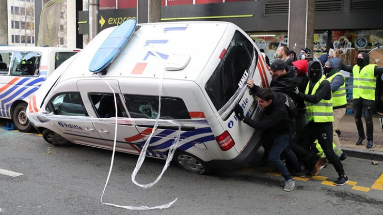 بعد فرنسا.. ثورة “السترات الصفراء” تصل  بلجيكا