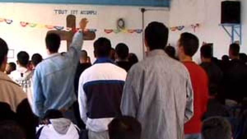 الأموال والامتيازات تفجر الكنيسة البروتستانتية من الداخل